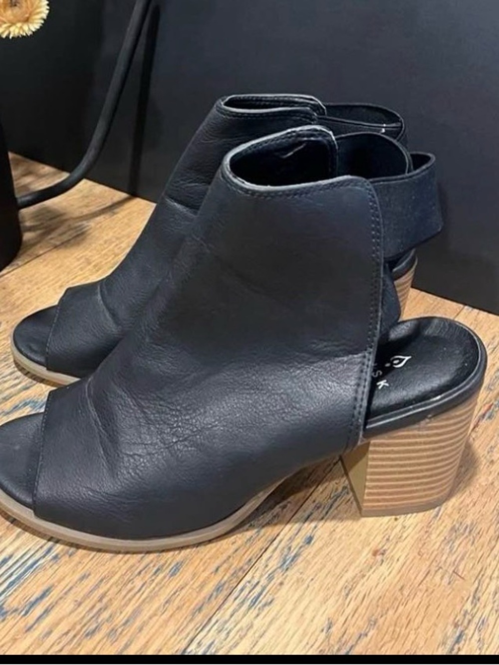 MISK Black Open-Toe Block Heel Sandals Size 7